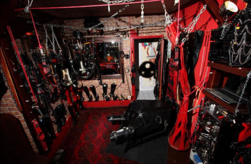 Именно так выглядит комната для испытаний секс-игрушек